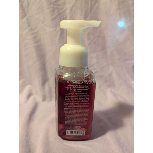 Bath & Body Works Holly Jolly Berry Gentle Foaming Hand Soap 8.75 Fl Oz - Picture 2 of 2